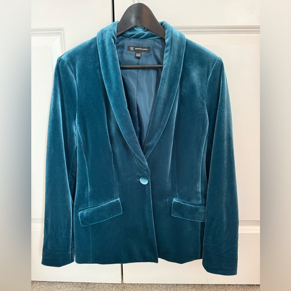 Blue velvet blazer - size 6 petite